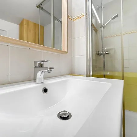 Apartment T2 Cosy Avec Terrasse & Parking A 2 Pas Du Port